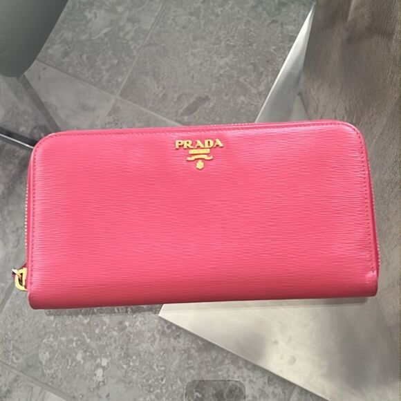 Prada Zip-Around Wallet in Pink Leather, Pristine - Picture 13 of 13